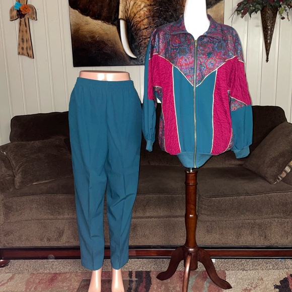 Silver Thread • Medium • Burgundy/Green/Gold • Paisley Designs • Track Suit - Picture 2 of 12